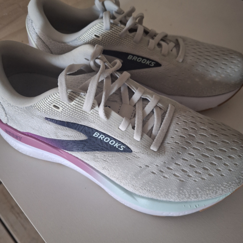 Brooks Women's Athletic Shoes - Gray and Pink